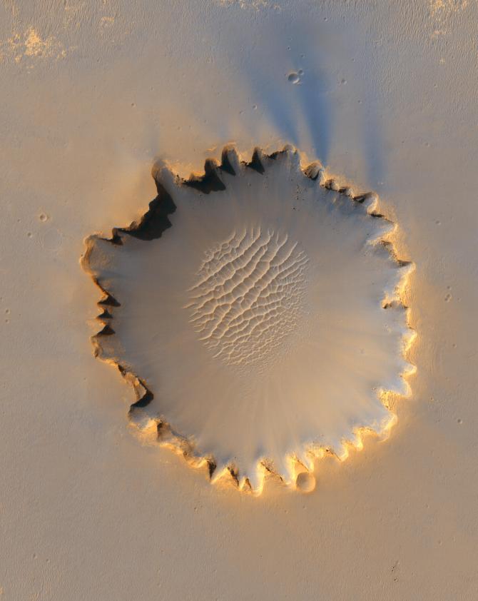 victoria_crater_from_hirise